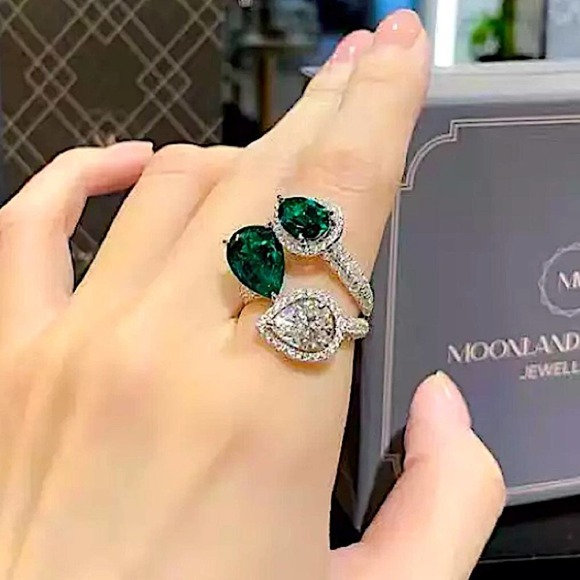 STERLING SILVER EMERALD GREEN WHITE CUBIC ZIRCONIA ADJUSTABLE SIZE RING - Picture 3 of 5